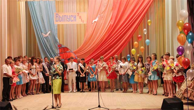 На сцене - золотые медалисты